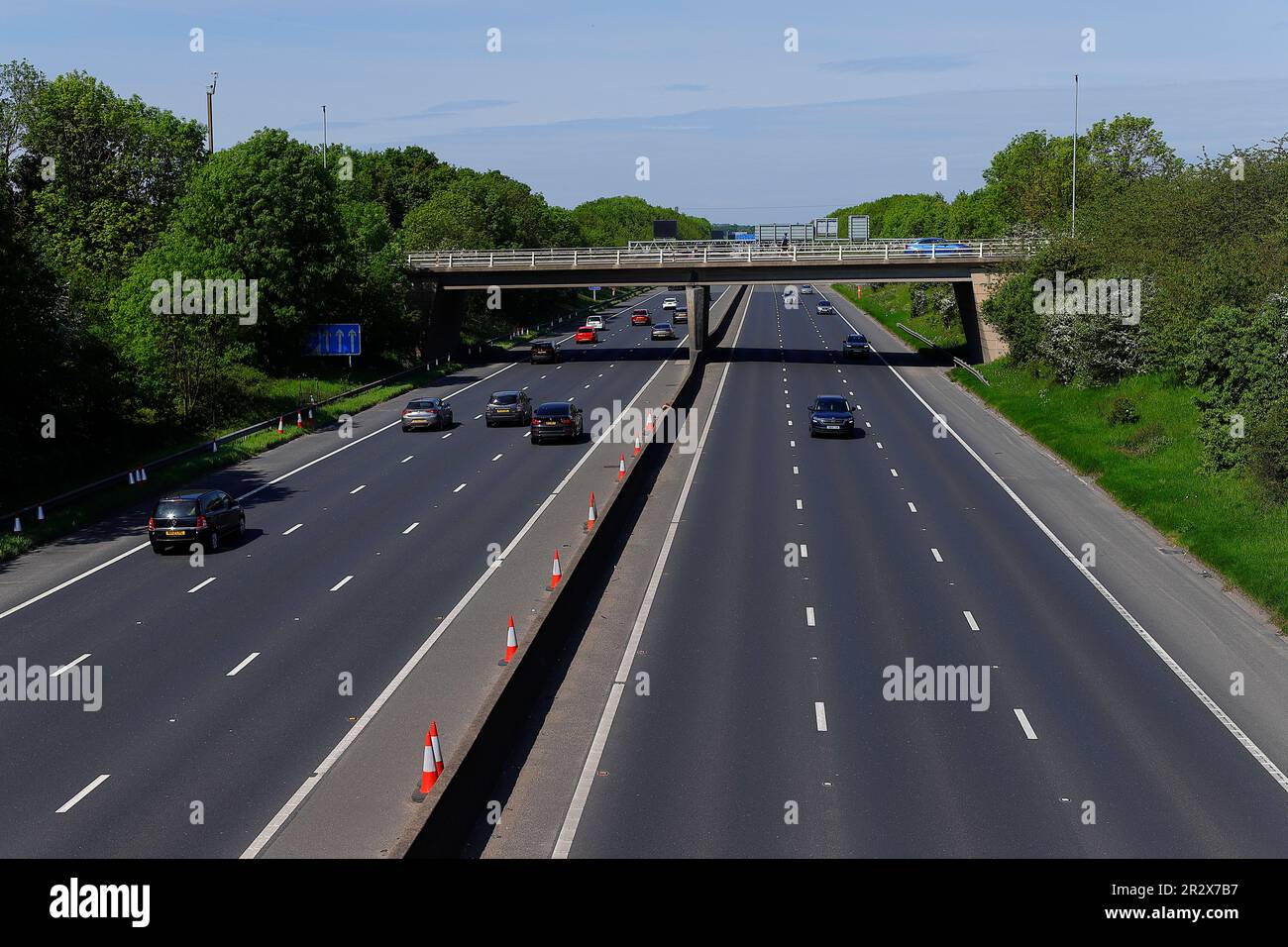 Autobahn M62 an der Anschlussstelle 30 in der Nähe von Rothwell, Leeds, West Yorkshire, Großbritannien Stockfoto