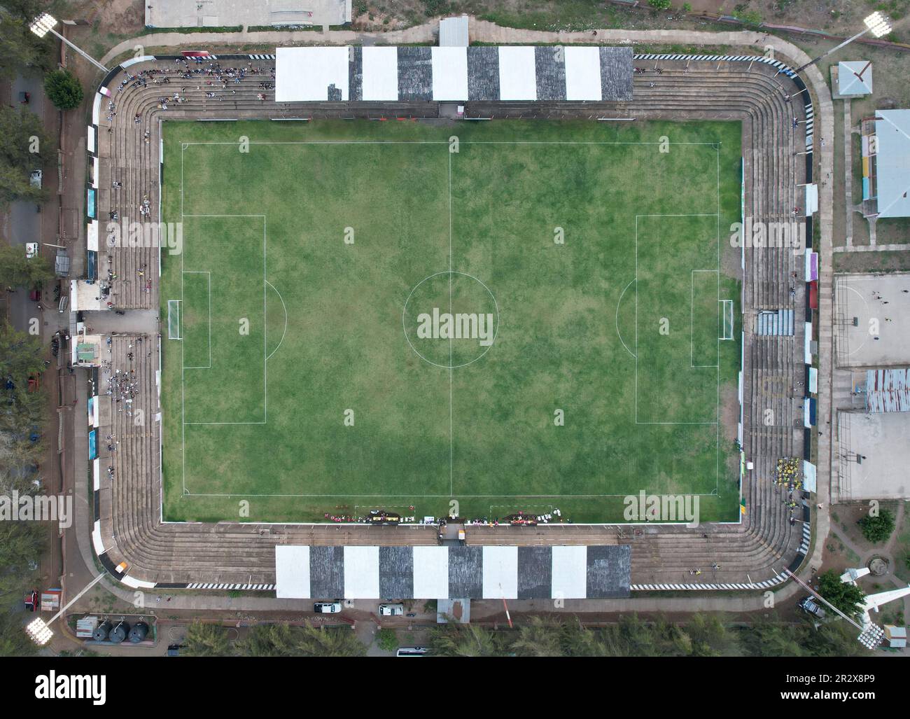 Fußballstadion mit Tribun-Antenne über der Drohne Stockfoto