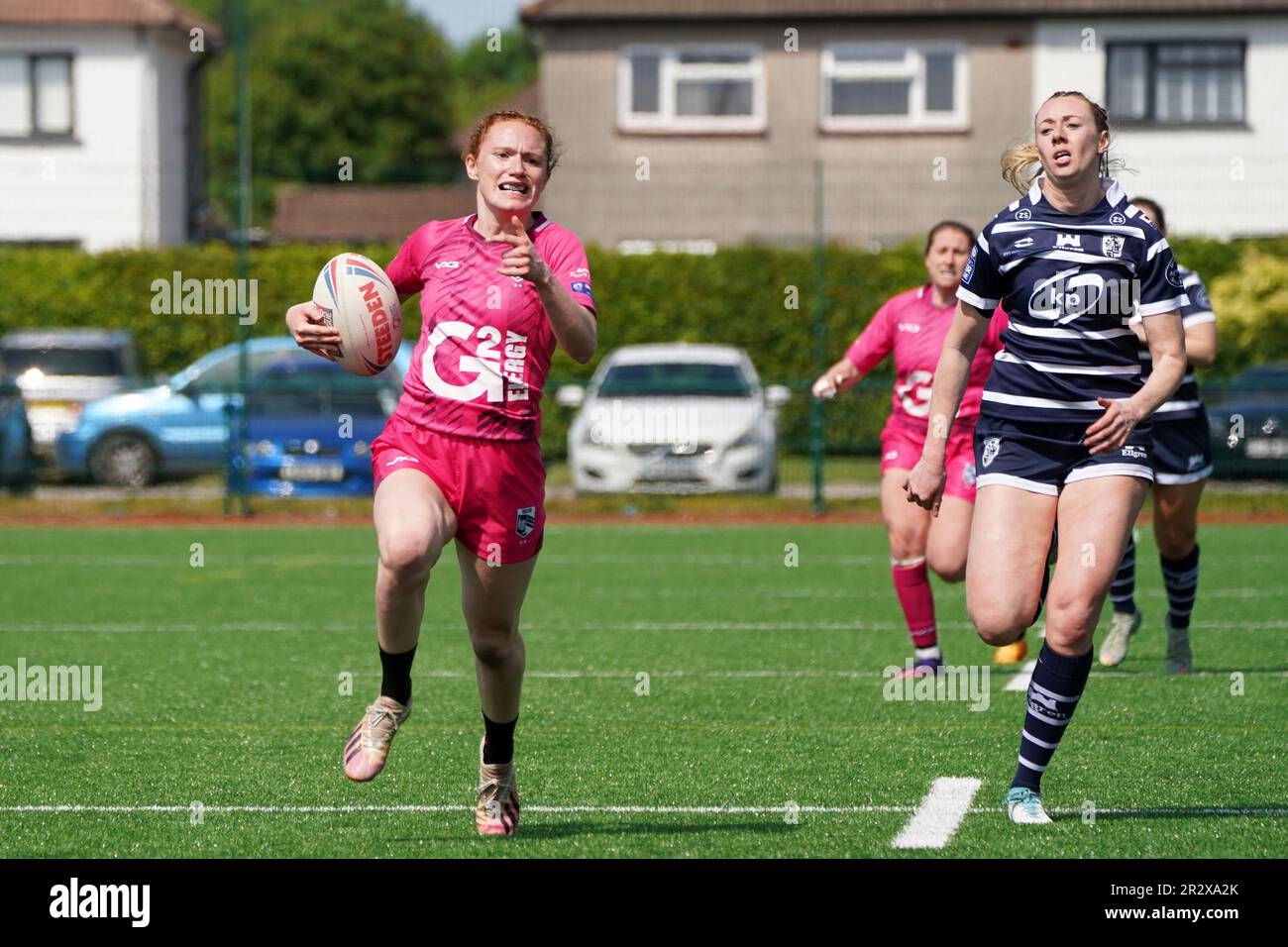 Zoe Heeley trifft für die Cardiff Demons Rugby League, das Spiel des Betfred Challenge Cup auf den Spielfeldern der Cardiff University. 21. Mai 2023 Credit Alamy Live / Penallta Photographics Stockfoto