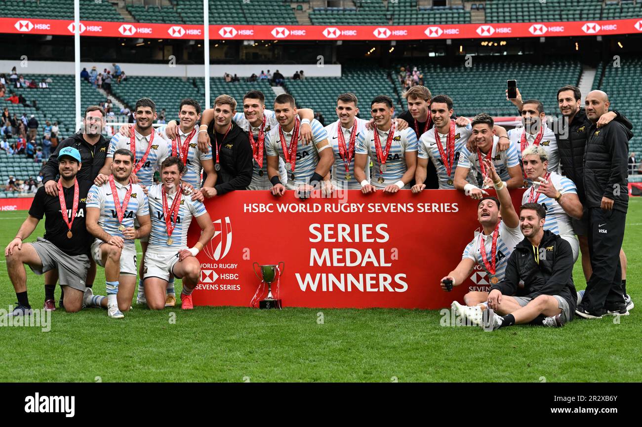 London, Großbritannien. . 21. Mai 2023. 21. Mai 2023; Twickenham Stadium, London, England: HSBC London Rugby Sevens; Argentinien erhält ihre Medaillen, weil sie in der Sevens-Weltmeisterschaft 2022/23 den zweiten Platz belegt haben und die Series Medal Winners Credit werden: Action Plus Sports Images/Alamy Live News Stockfoto