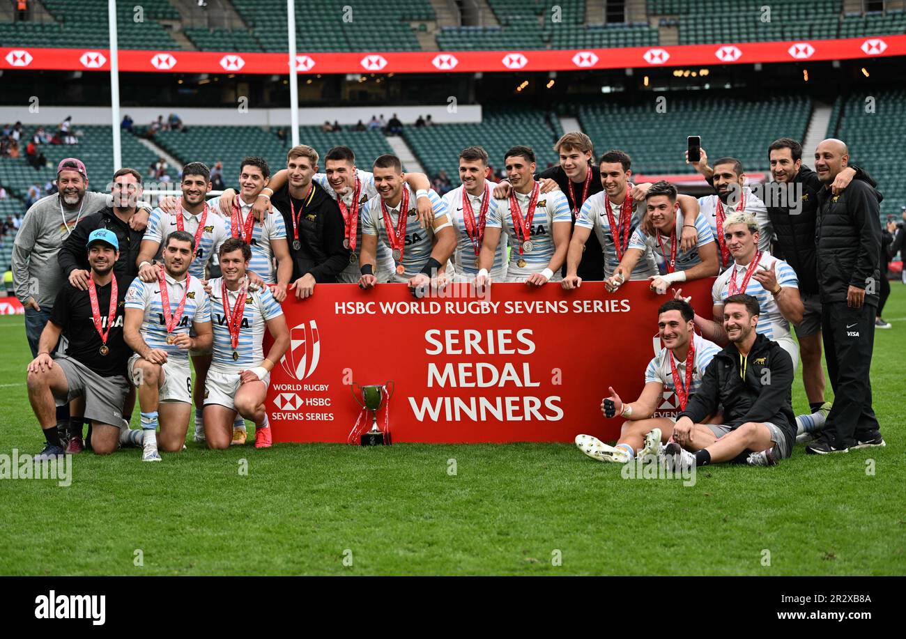 London, Großbritannien. . 21. Mai 2023. 21. Mai 2023; Twickenham Stadium, London, England: HSBC London Rugby Sevens; Argentinien erhält ihre Medaillen, weil sie in der Sevens-Weltmeisterschaft 2022/23 den zweiten Platz belegt haben und die Series Medal Winners Credit werden: Action Plus Sports Images/Alamy Live News Stockfoto