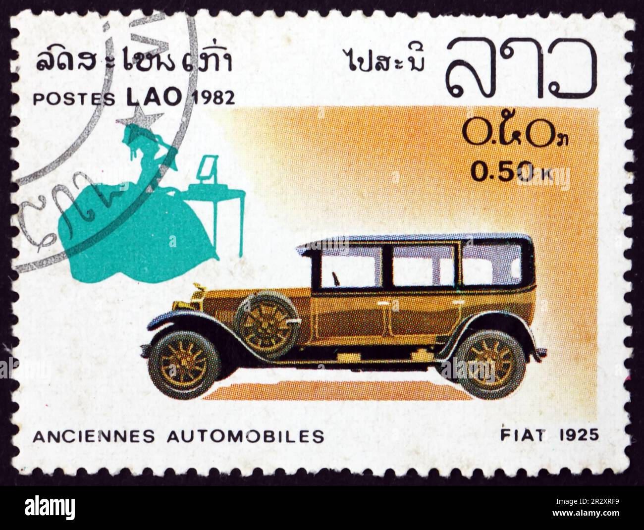 LAOS - CIRCA 1982: Ein in Laos gedruckter Stempel zeigt 1925 Fiat, Classic Automobile, circa 1982 Stockfoto