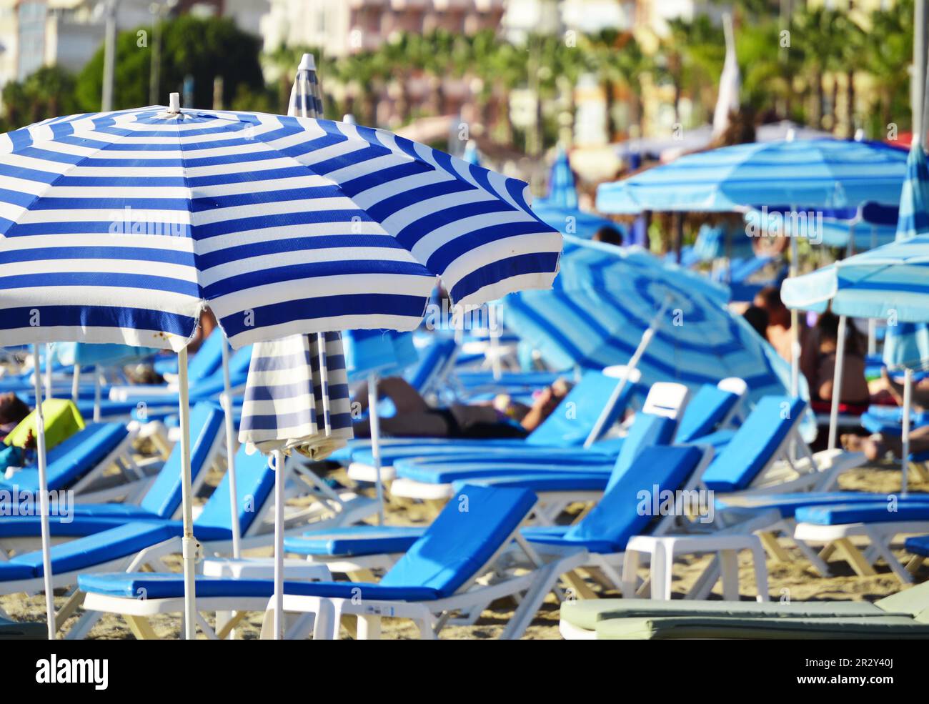 Strand am Mittelmeer während der heißen Sommertag Stockfoto