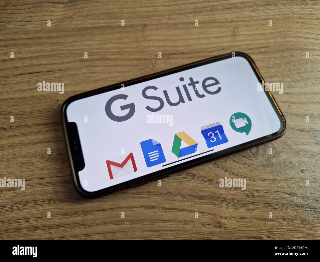 Konskie, Polen - 20. Mai 2023: G Suite Logo wird auf dem Bildschirm des Mobiltelefons angezeigt Stockfoto