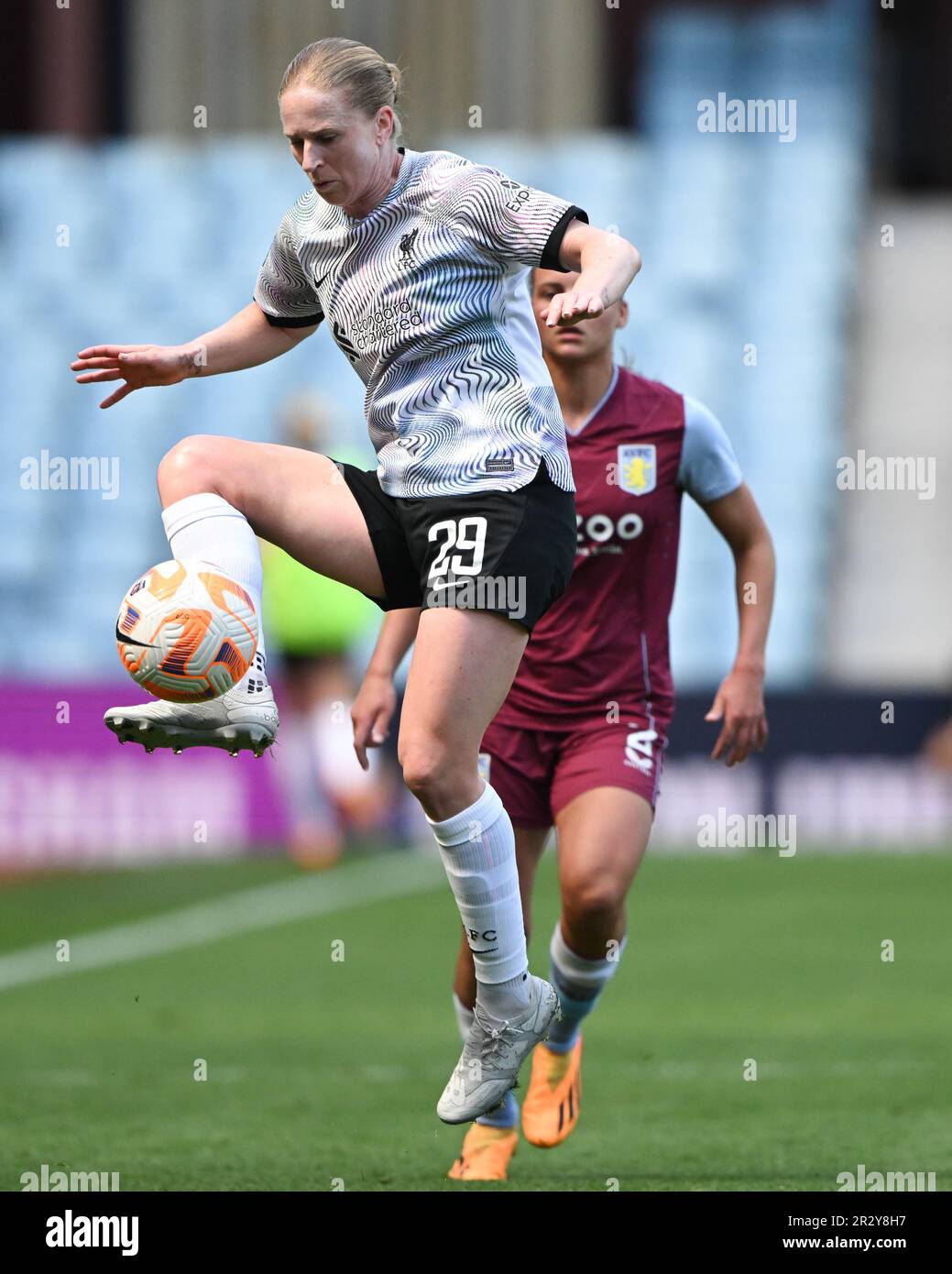 Birmingham, Großbritannien. 21. Mai 2023 Natasha Dowie von Liverpool während des WomenÕs Super League-Spiels zwischen Aston Villa und Liverpool im Villa Park in Birmingham am 21. Mai 2023. Dieses Bild darf nur zu redaktionellen Zwecken verwendet werden. Nur redaktionelle Verwendung. Kredit: Ashley Crowden/Alamy Live News Stockfoto
