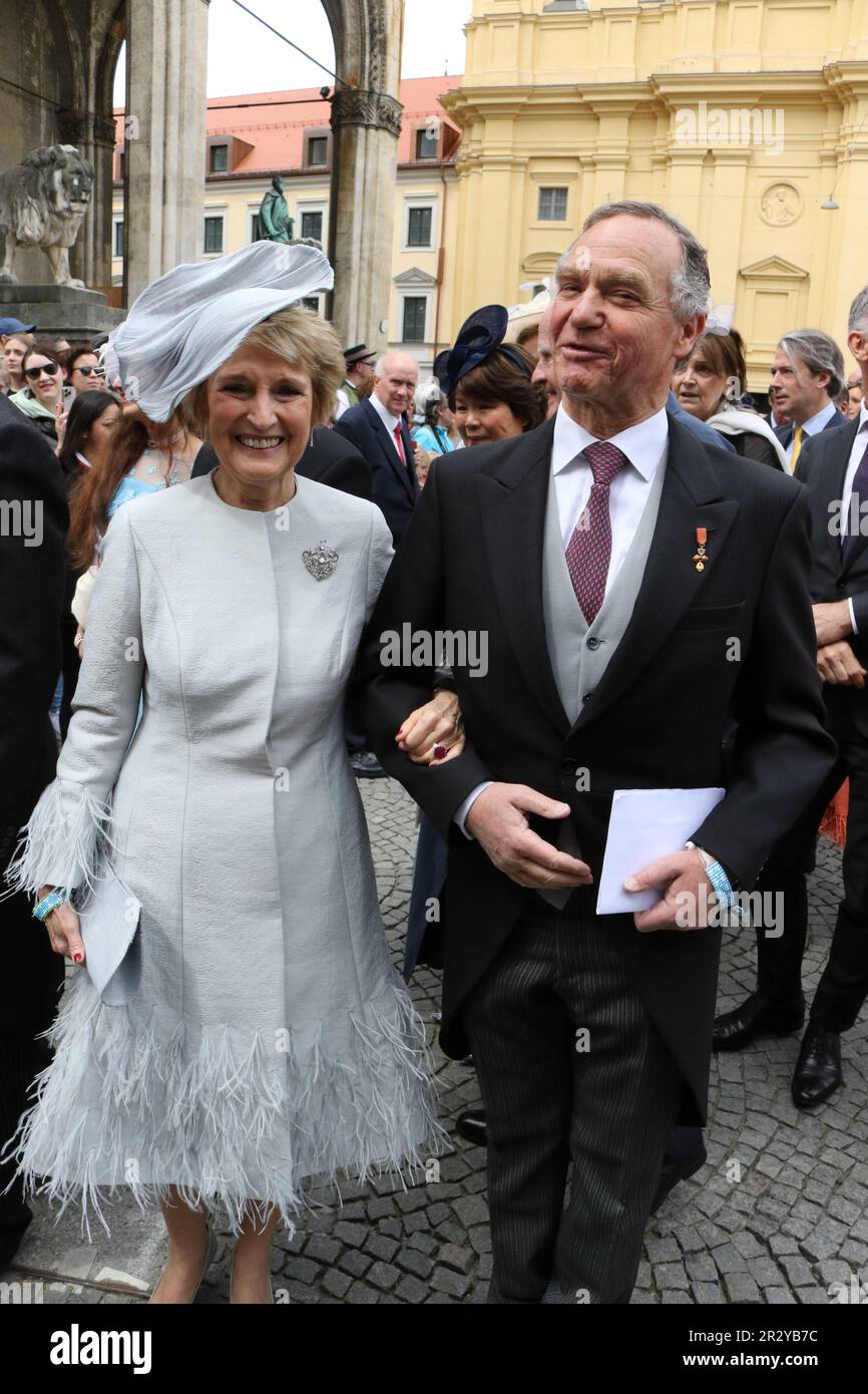 MÜNCHEN, Deutschland - 20. MAI 2023: Gäste Prinz Ludwig von Bayern und seine Frau Sophie-Alexandra Prinzessin von Bayern heirateten in der Theaterkirche, Prinz Ludwig ist Teil der Dynastie Wittelsbacher . WITTELSBACHER HOCHZEIT, königliche Hochzeit in München am 20. Mai 2023, in Deutschland. Ludwig Prinz von Bayern und seine Frau Sophie-Alexandra Prinzessin von Bayern, geboren Sophie-Alexandra Eveking, stammt aus einer niederländisch-kanadischen Familie und kann sich fortan Sophie-Alexandra Prinzessin von Bayern nennen. Sie heirateten in der Theatinerkirche. (Foto und Copyright @ ATP images/Arthur THILL Stockfoto