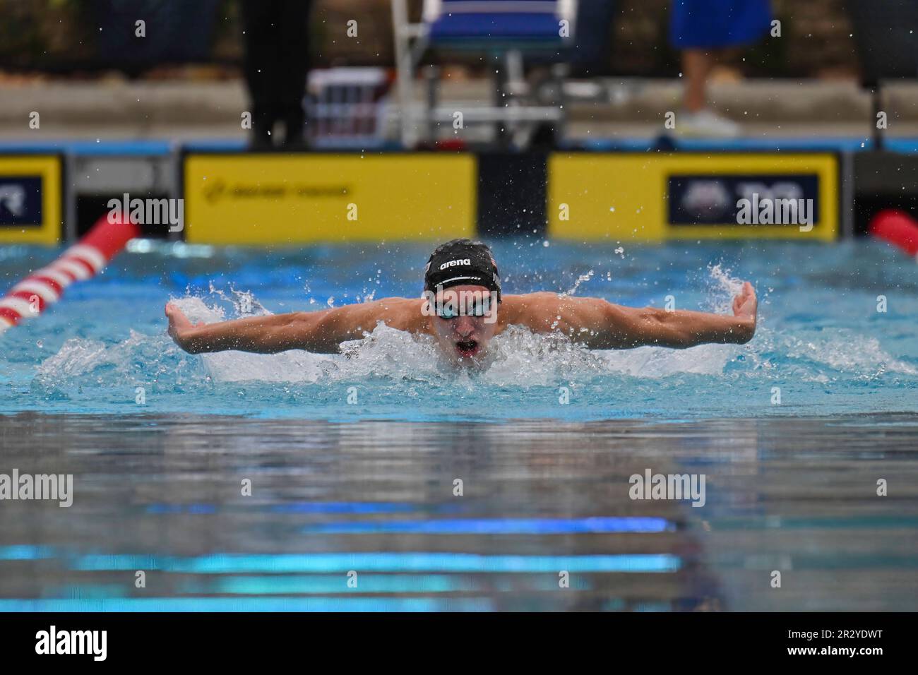 Mission Viejo, Kalifornien, USA. 19. Mai 2023. David Johnston, Longhorn Aquatics, gewinnt in Spur 4 des Individual Medley Men's Final 400m bei der USA Swimming 2023 TYR Pro Swim Series, Marguerite Aquatic Center in Mission Viejo, Kalifornien. Justin Fine/CSM/Alamy Live News Stockfoto