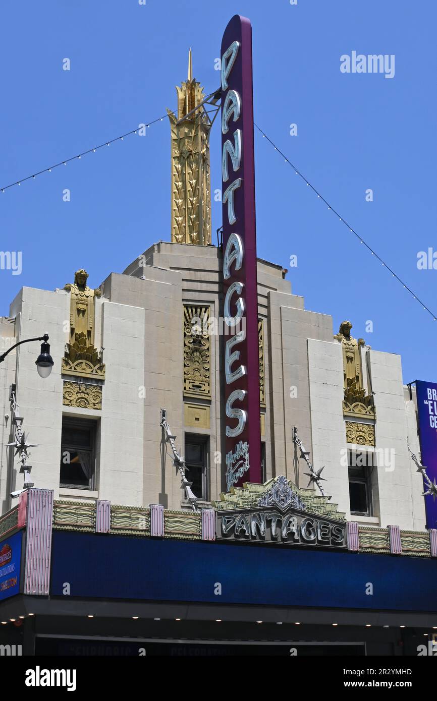 LOS ANGELES, KALIFORNIEN - 12. MAI 2023: Nahaufnahme des Pantages Theatre Marquee auf dem Hollywood Boulevard. Stockfoto