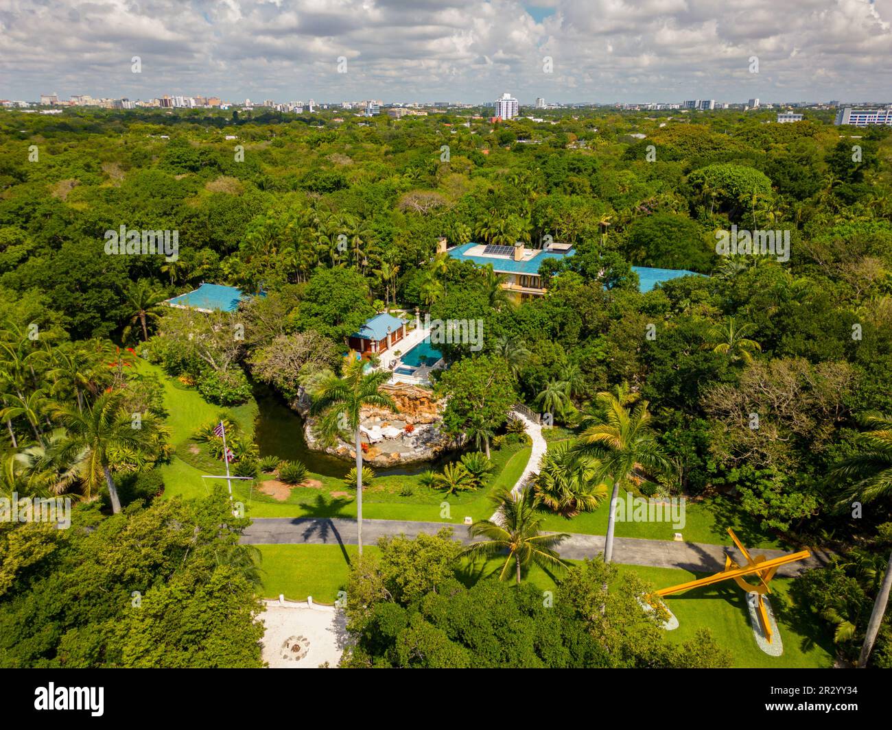 Miami, FL, USA - 20. Mai 2023: Luftfoto von 100 SE 32. Road Miami, zuletzt verkauft im Jahr 1999 für 16 Millionen USD Stockfoto