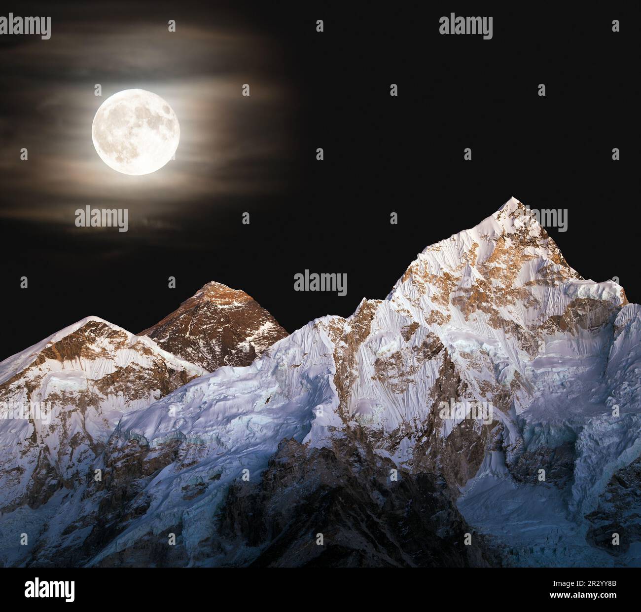 Mount Everest, Nachtansicht mit Mond, Nepal Himalaya Berg. Mt. Everest und Nuptse von Kala Patthar, Khumbu Valley und Sagarmatha National Park Stockfoto