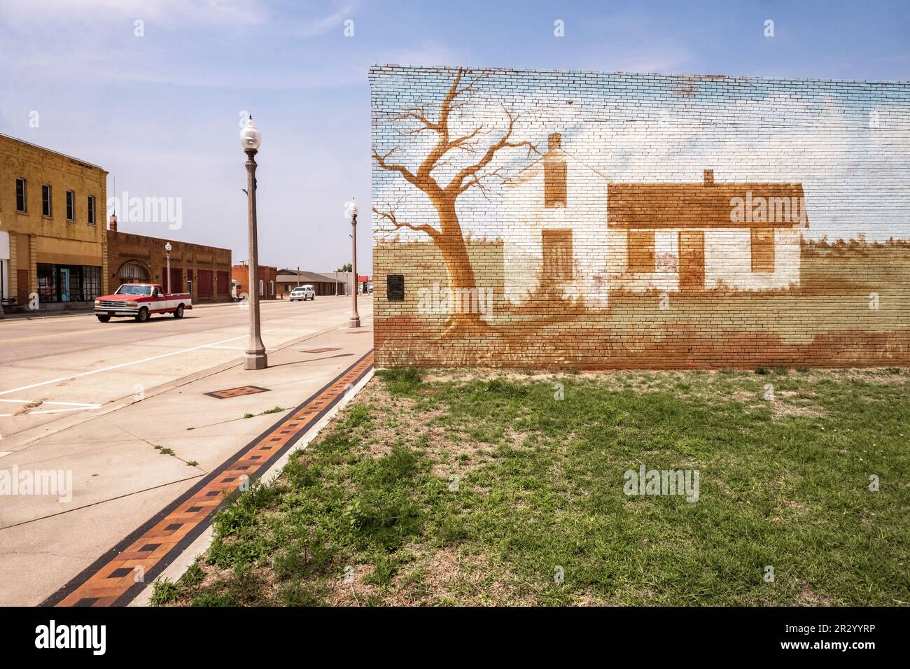 Wandgemälde eines alten Bauernhauses an einer Backsteinmauer in Jetmore, Kansas, USA Stockfoto