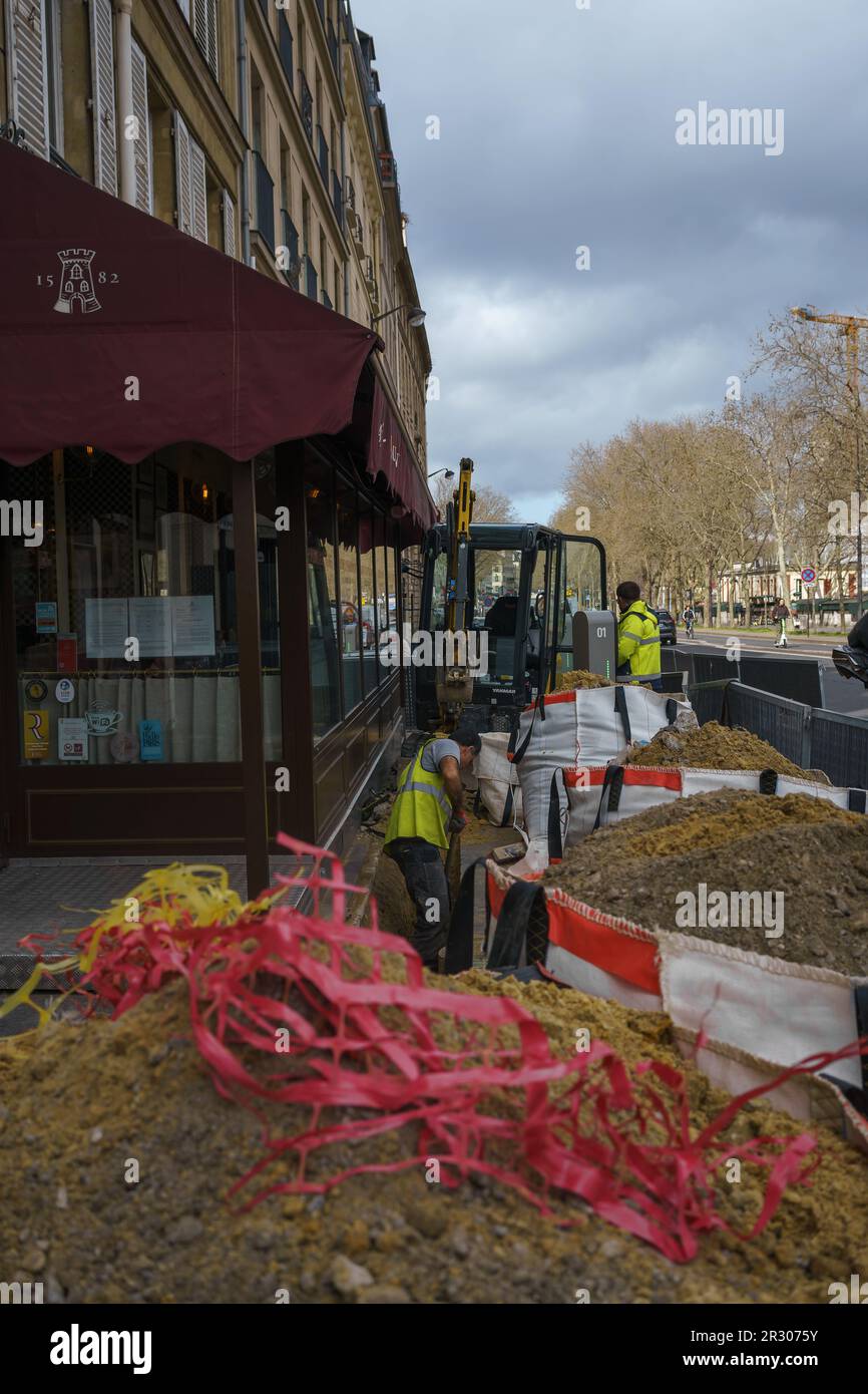 Straßenarbeiten vor dem Restaurant La Tour d'Argent in Paris, Frankreich. 24. März 2023. Stockfoto