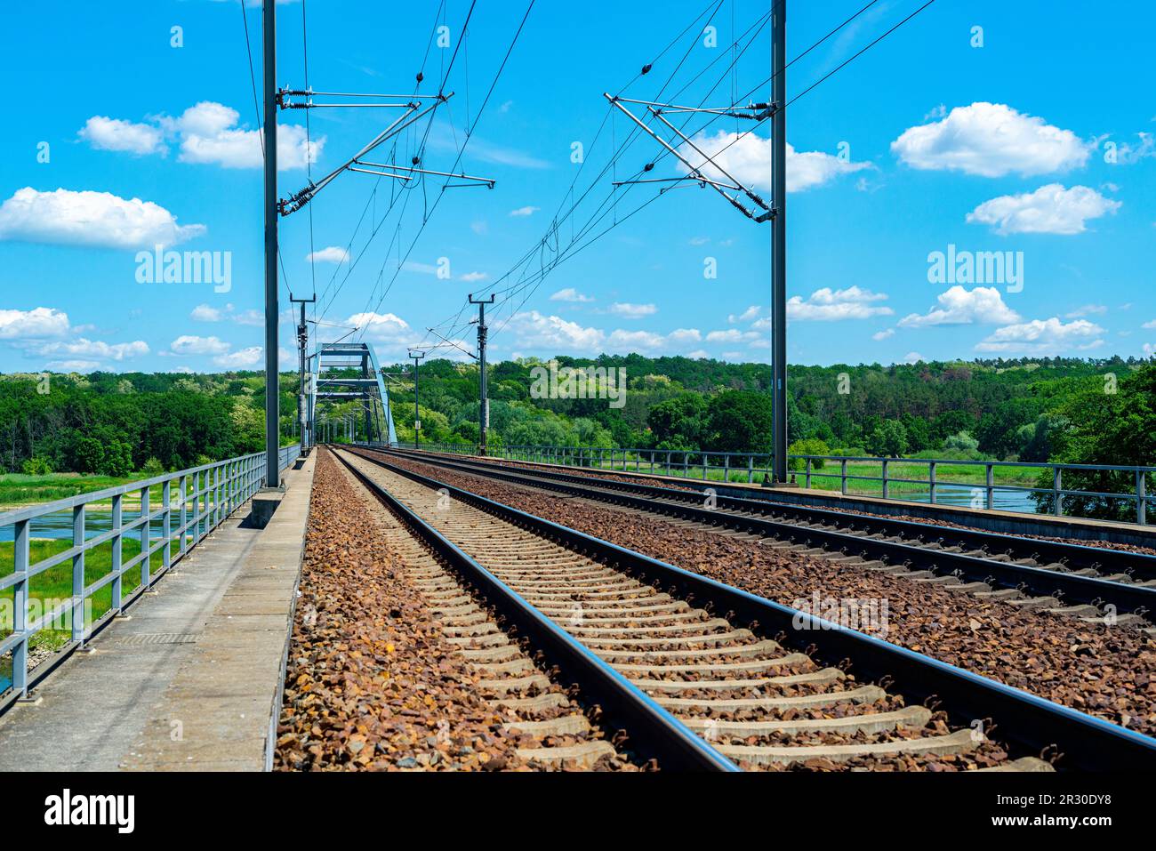 Frankfurt Oder, Deutschland. Der internationale Eisenbahnverkehr von Deutschland nach Polen ist ein sehr wichtiger Teil der Infrastruktur für den Personen- und Güterverkehr zwischen Warzawa/Warschau und Berlin. Stockfoto