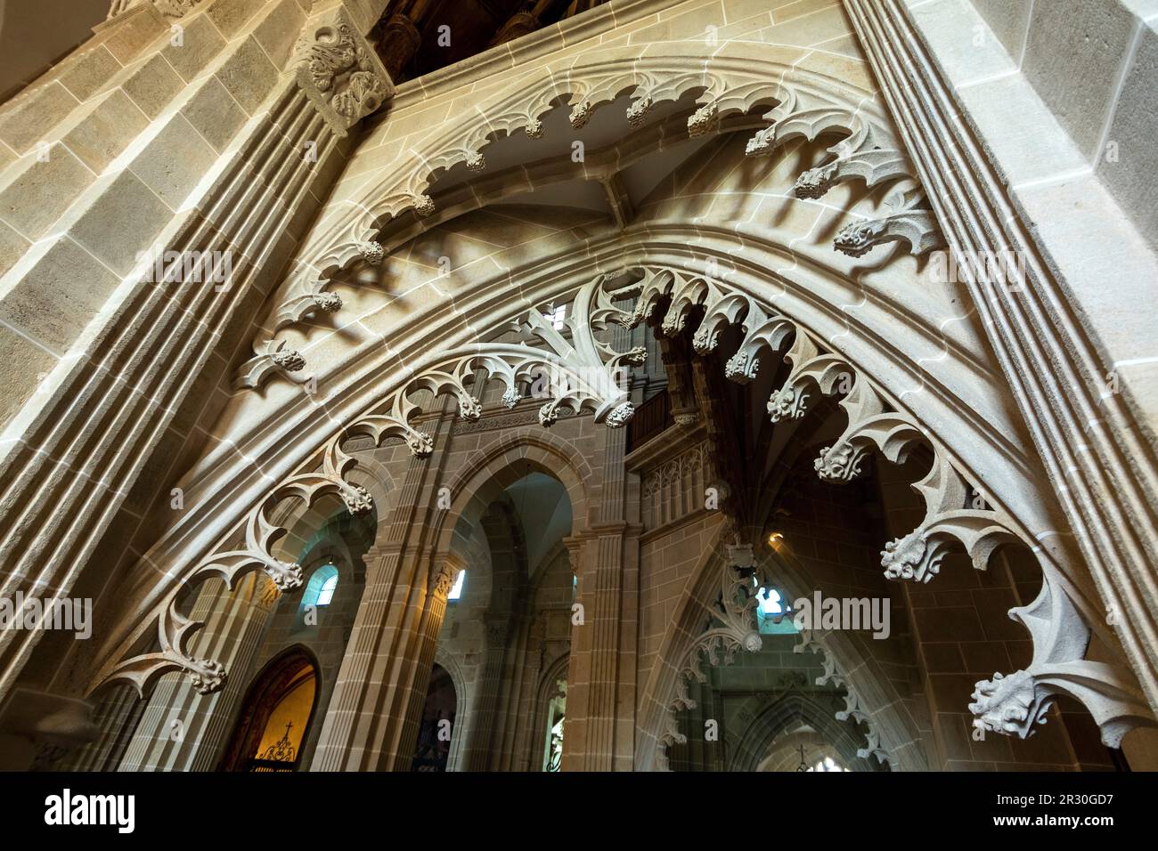 Autom. Ausführung Details zur religiösen Architektur der Kathedrale Saint-Lazare. Morvan Regional Nature Park. Abteilung Saone et Loire. Bourgogne Franche Stockfoto