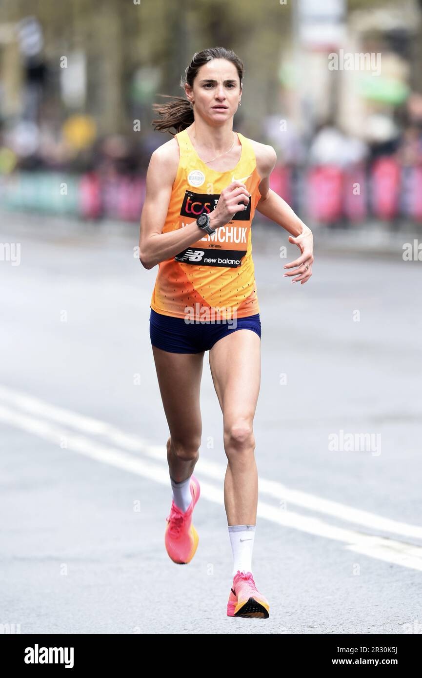 Sofia Yaremtschuk (ITA) belegt beim 43. London Marathon am Sonntag, den 23. April 2023 in London den neunten Platz im Frauenrennen in 2:24:02 Uhr. Vereinigtes Königreich. (Jiro Mochizuki/Bild des Sports) Stockfoto