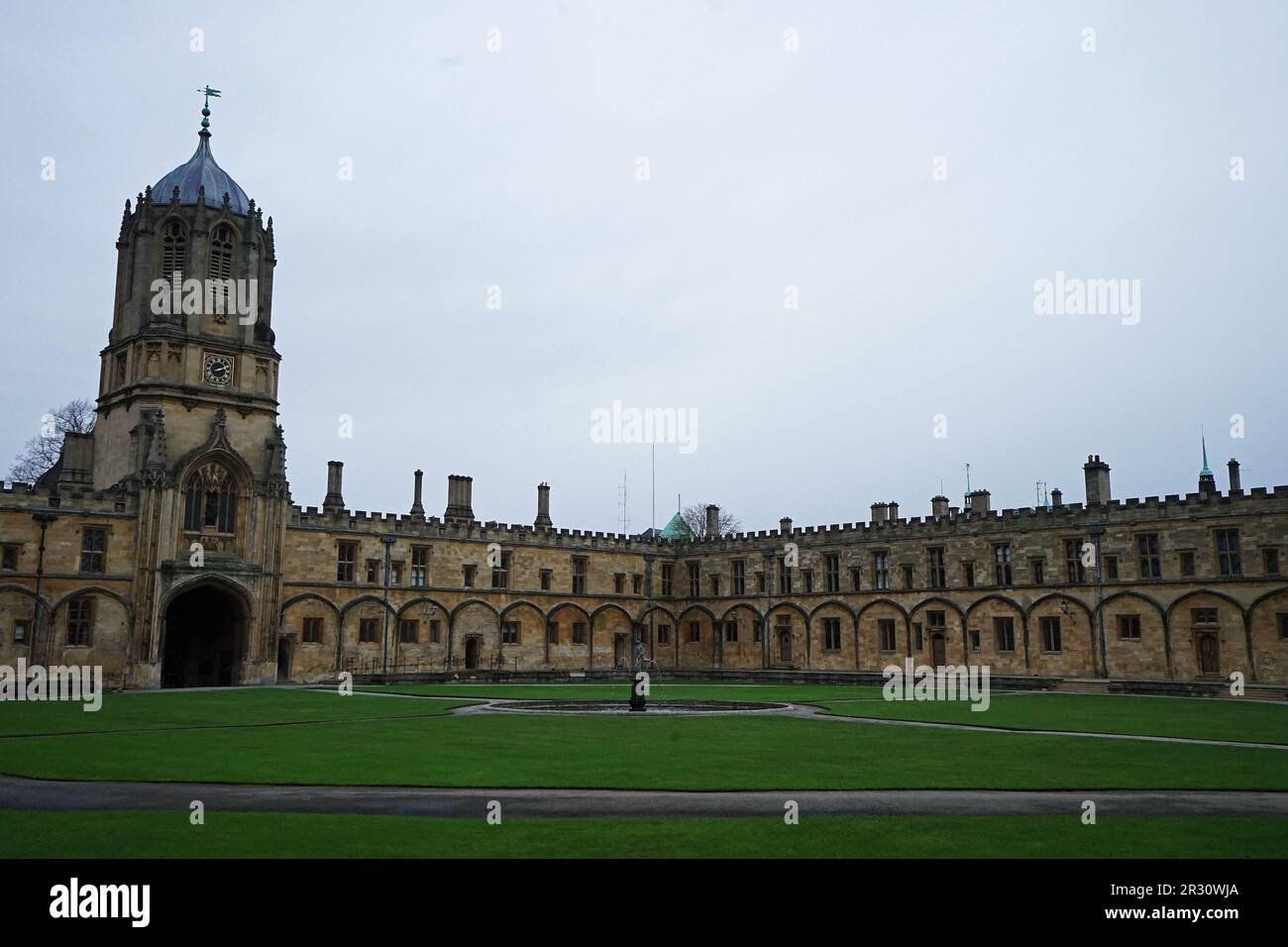 Externe europäische Architektur und Gebäudedesign des Tom Tower of Christ Church - Oxford University, England Stockfoto