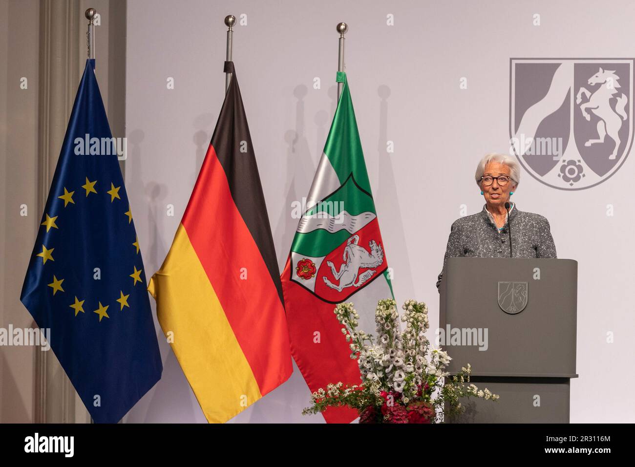 Köln, Deutschland. 16. Mai 2023. Christine LAGARDE, Präsidentin der Europäischen Zentralbank und Präsidentin der EZB, hält die lobenswerte Rede in Köln, bei der der ehemalige Bundeskanzlerin Dr. Angela Merkel am 16. Mai 2023 in Flora Köln der Landespreis des Landes Nordrhein-Westfalen verliehen wird. ? Kredit: dpa/Alamy Live News Stockfoto