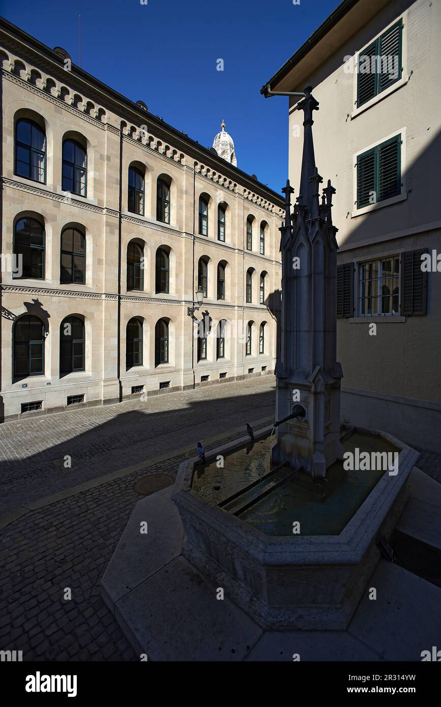 Altstadt im Stadtzentrum von Zürich in heller Sommersonne Stockfoto