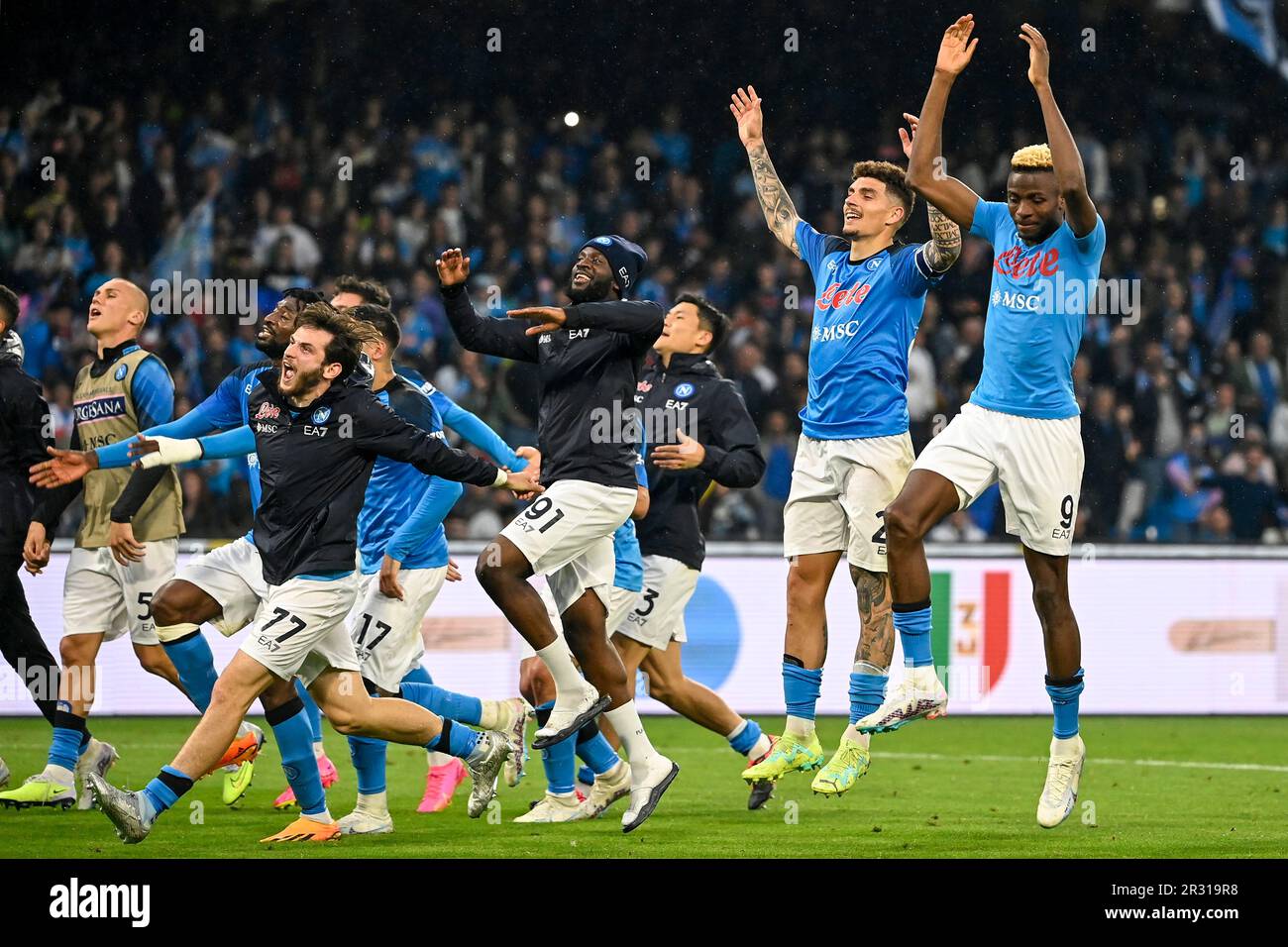 Andre Zambo Anguissa, Chvicha Kvaratskhelia, Tanguy Ndombele, Kim Min-jae, Giovanni Di Lorenzo und Victor Osimhen von SSC Napoli feiern am Ende Stockfoto