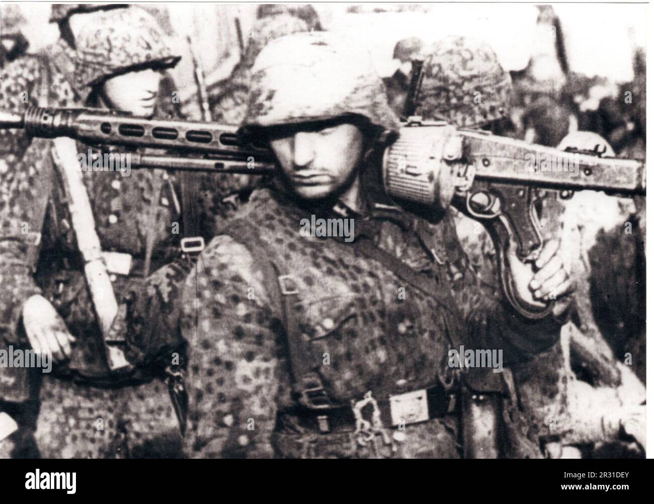 2 Weltkrieg B W Foto Deutscher Truppen In Dot Camo Uniformen W hrend 