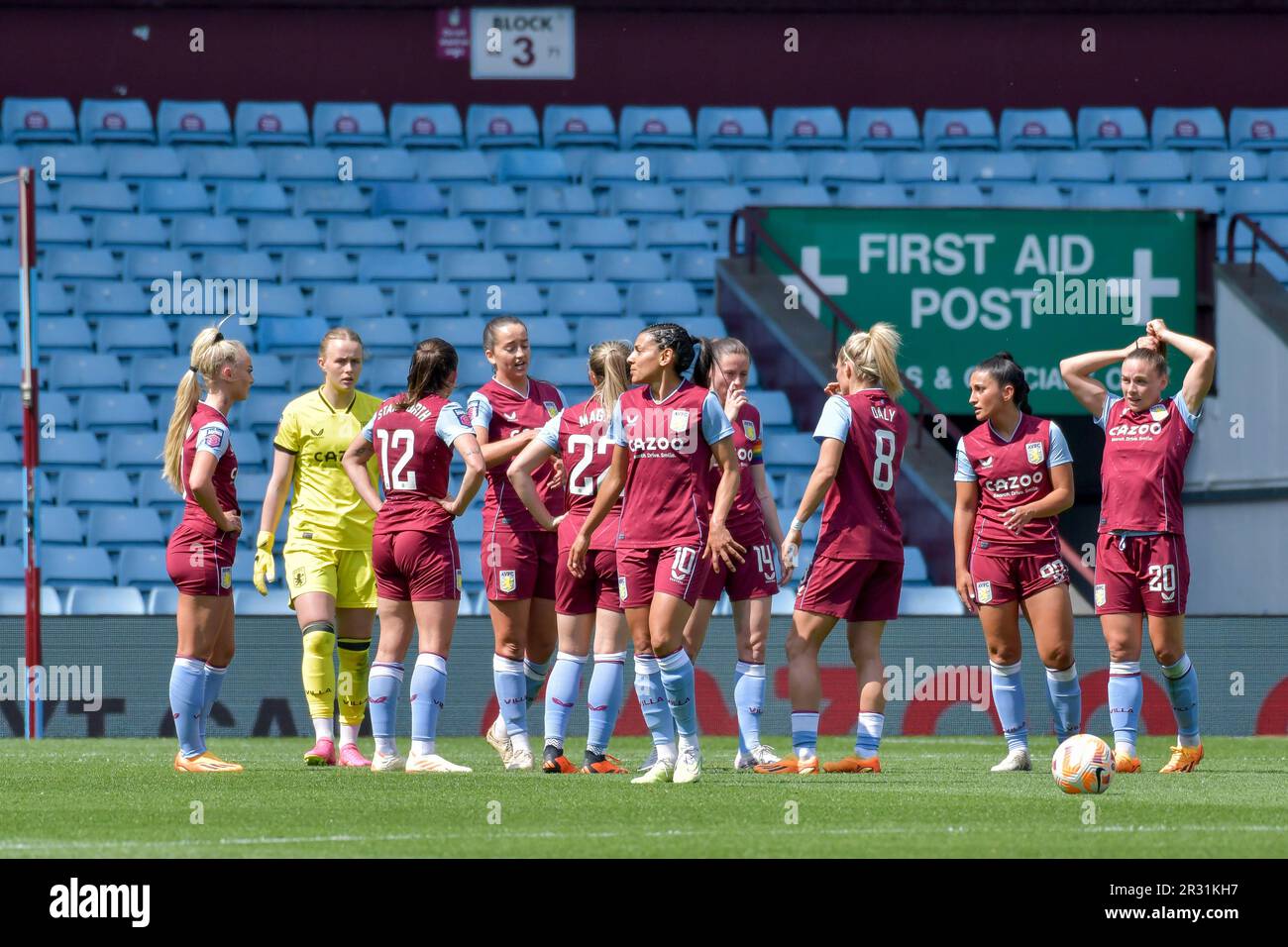 Birmingham, England. 21. Mai 2023 Aston Villa Spieler, nachdem sie am 21. Mai 2023 beim Barclays Women's Super League-Spiel zwischen Aston Villa und Liverpool im Villa Park in Birmingham, England, ein zweites Tor zugestanden haben. Kredit: Duncan Thomas/Majestic Media/Alamy Live News. Stockfoto