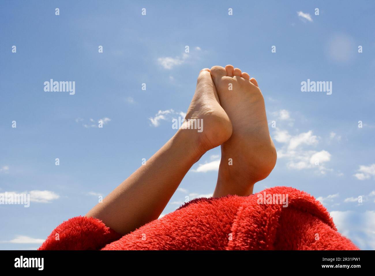 Füße in der Luft Stockfoto