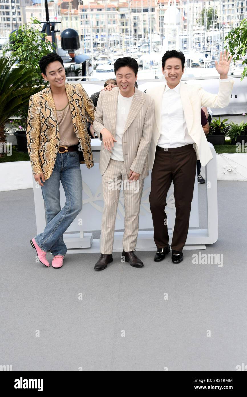 Cannes, Frankreich. 22. Mai 2023. 76. Cannes Film Festival 2023, PhotoCall Film "Project Silence". Bild: Ju Ji-hun, Kim Hee-won, Lee Sun-kyun Kredit: Unabhängige Fotoagentur/Alamy Live News Stockfoto