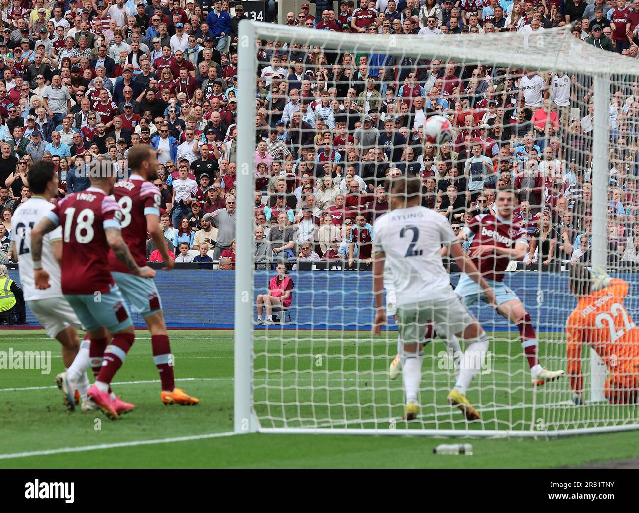 Declan Rice von West Ham United erzielt beim Fußballspiel der englischen Premier League zwischen West Ham Unite auf seiner Seite ein gleichmäßiges Tor und erzielt 1-1 Punkte Stockfoto