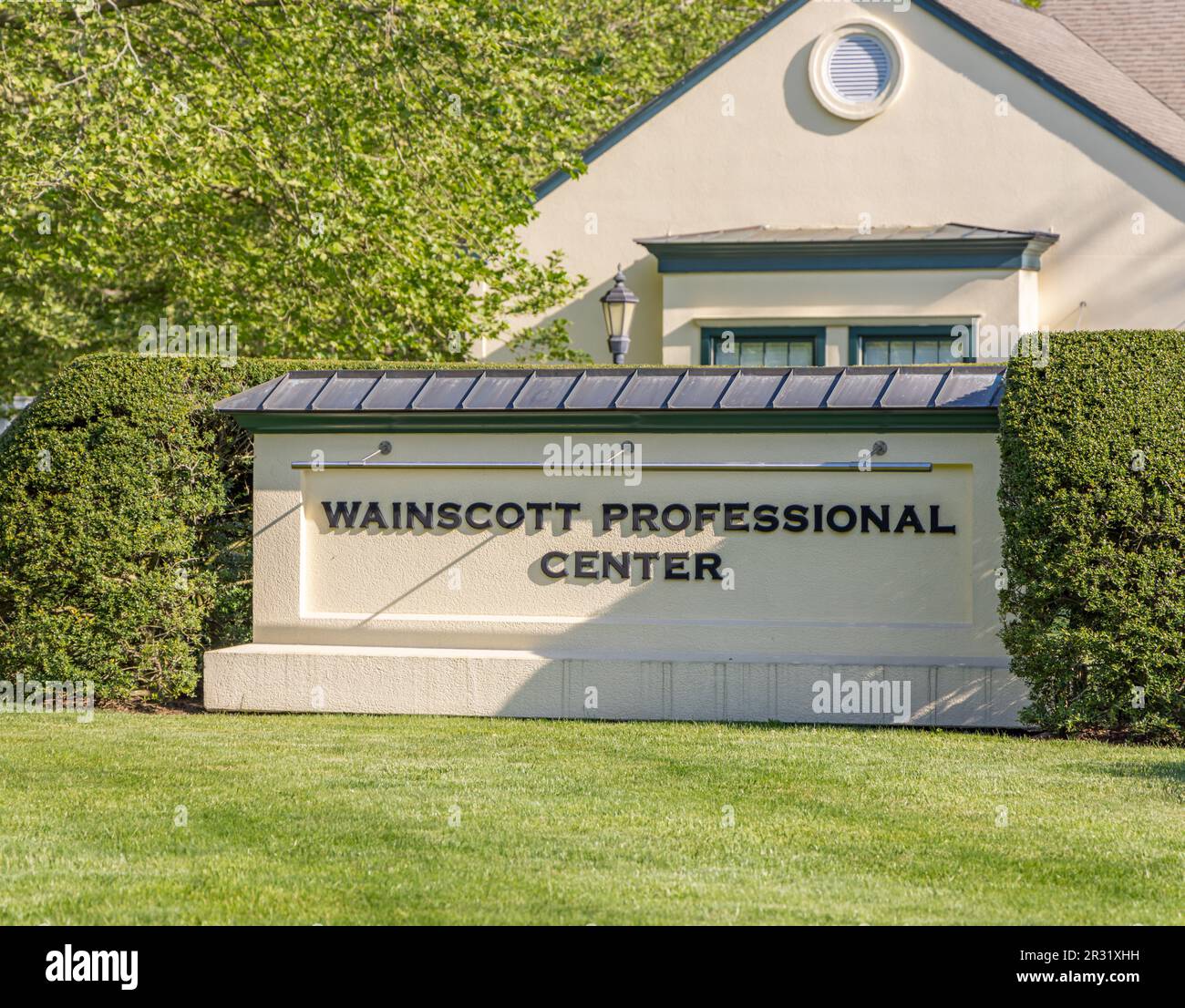 An einem Sommertag unterschreiben Sie für das Wainscott Professional Center Stockfoto