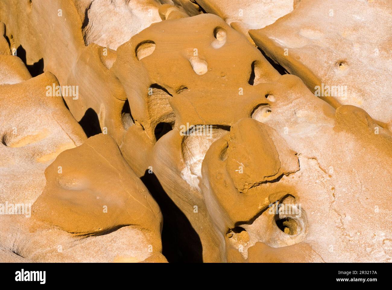 Zerklüftete Küstenlandschaft in Luz Stockfoto