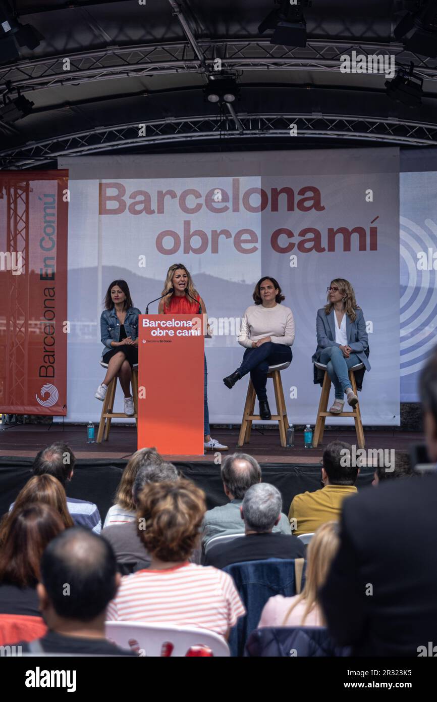 Barcelona, Spanien. 20. Mai 2023. Yolanda Díaz spricht während einer Kundgebung, um ihre Unterstützung für die Kandidatur von Ada Colau zu zeigen. Die linke Partei "en Comú Podem" präsentiert ihren Anhängern das politische Programm von Ada Colau in einer Kundgebung für die Bürgermeisterkandidatur von Barcelona für die Kommunal- und autonomen Wahlen in Spanien am 28. Mai. (Foto von Axel Miranda/SOPA Images/Sipa USA) Guthaben: SIPA USA/Alamy Live News Stockfoto