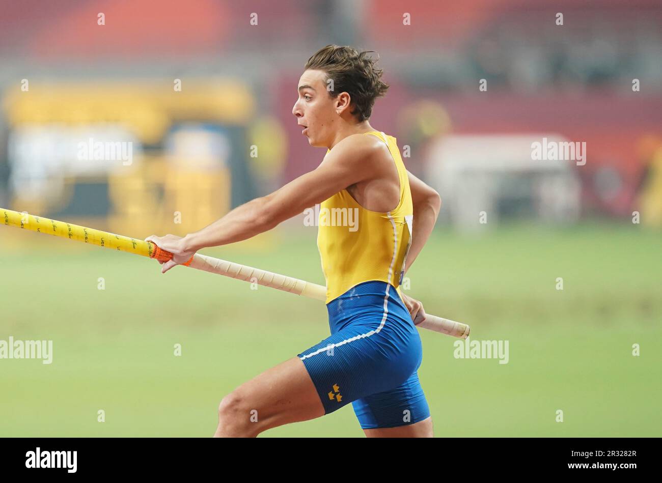 Armand Duplantis nimmt an der Stabhochburg der Doha-Leichtathletik-Weltmeisterschaft 2019 Teil. Stockfoto