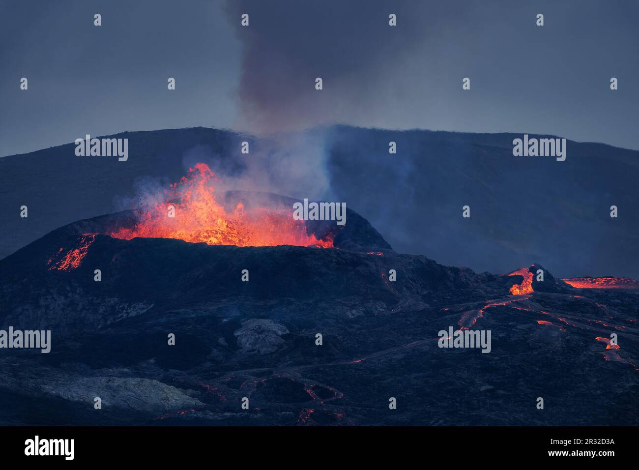 Lavaflasion im Krater des Vulkans Fagradalsfjall während des Ausbruchs im August 2021, Island Stockfoto