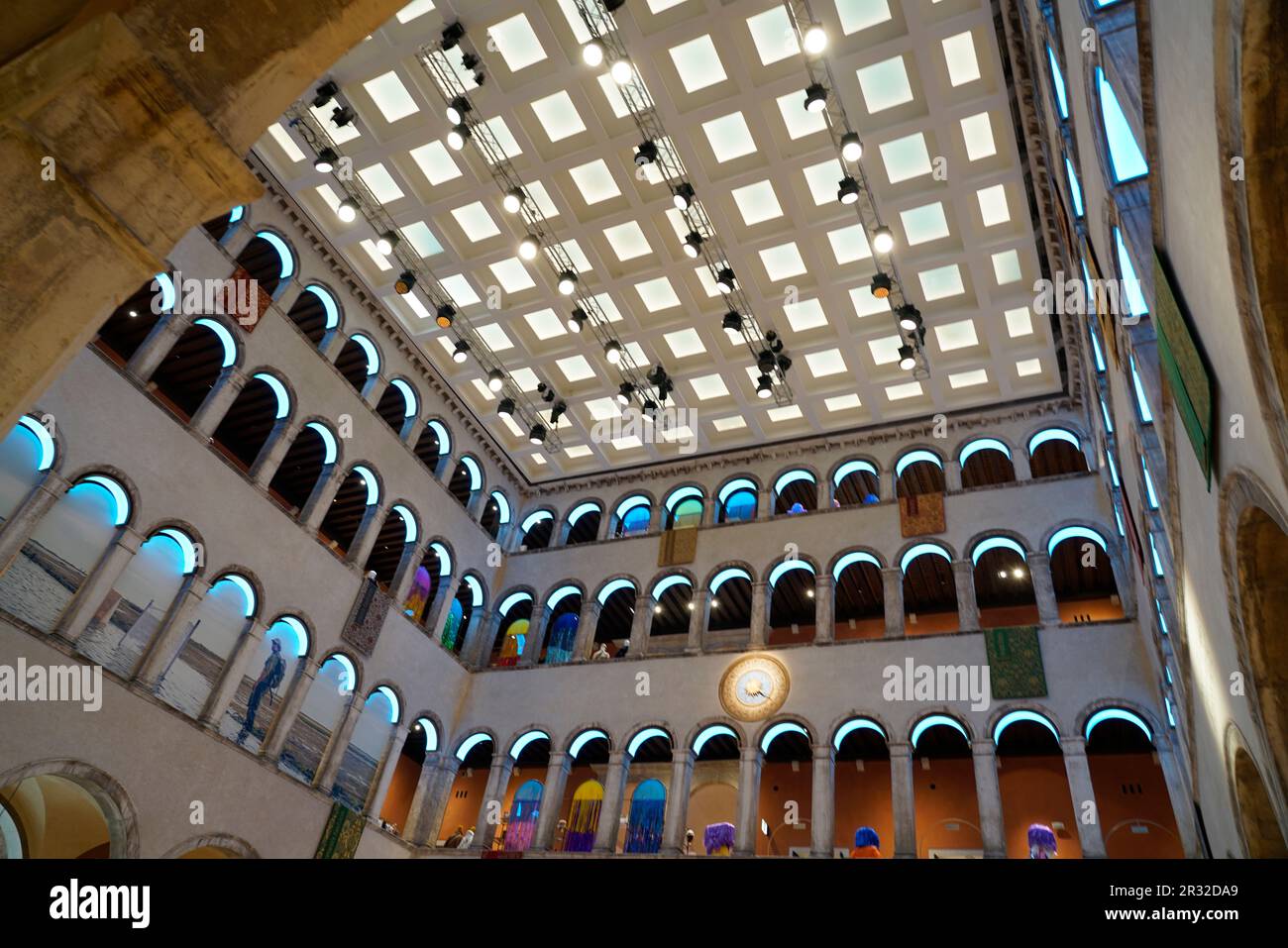 Das Fontego dei Tedeschi ist ein Palast aus dem Jahr 1228, im San Marco