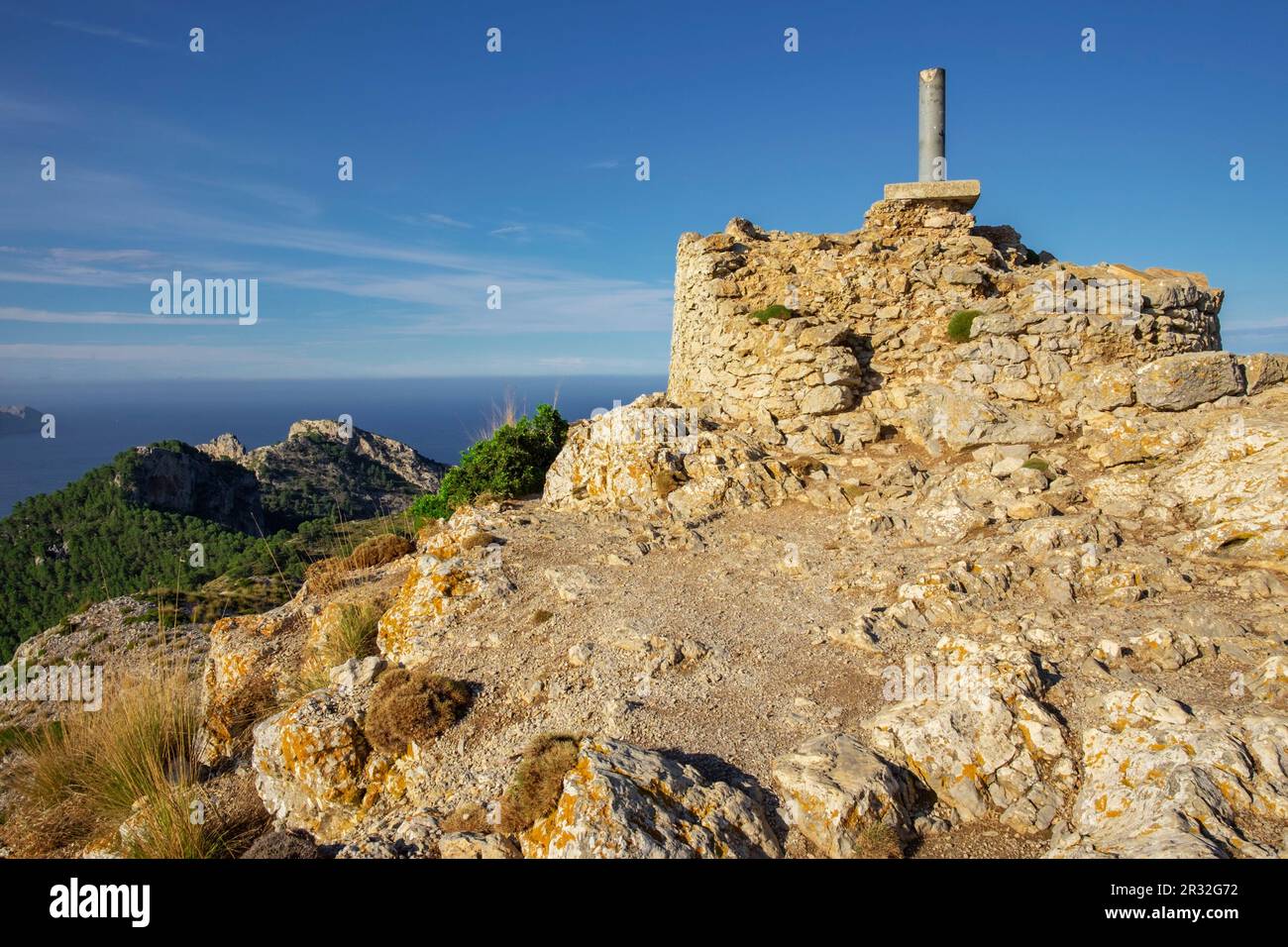 Torre de Sa Talaia d'Alcúdia, área Natural de La Victòria, Alcúdia, Mallorca, Balearen, Spanien. Stockfoto