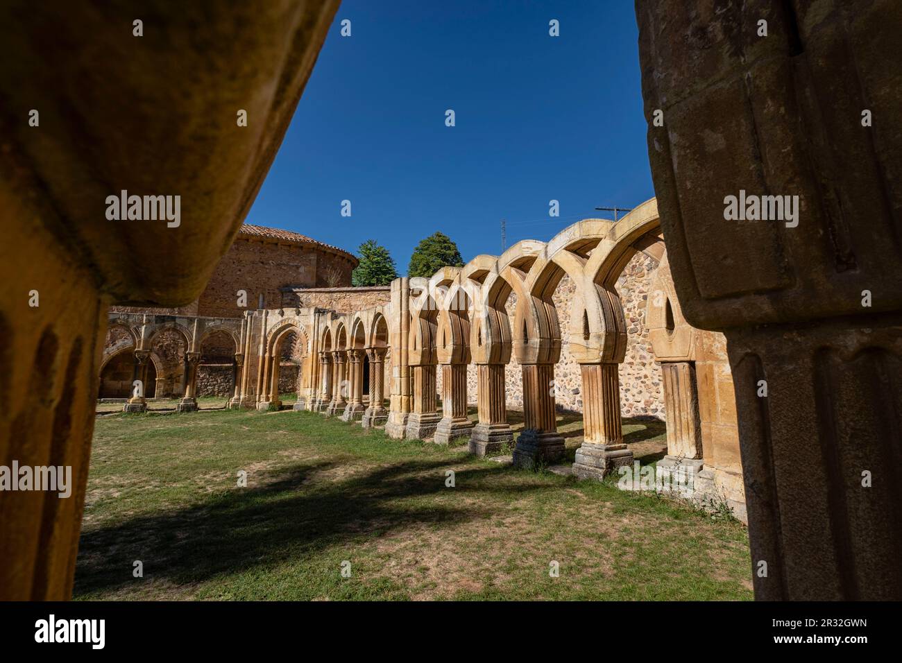 Klosterbögen, Kloster San Juan de Duero, kastilische romanische Architektur, 12. Jahrhundert, Soria, Autonome Gemeinschaft Kastilien, Spanien, Europa. Stockfoto