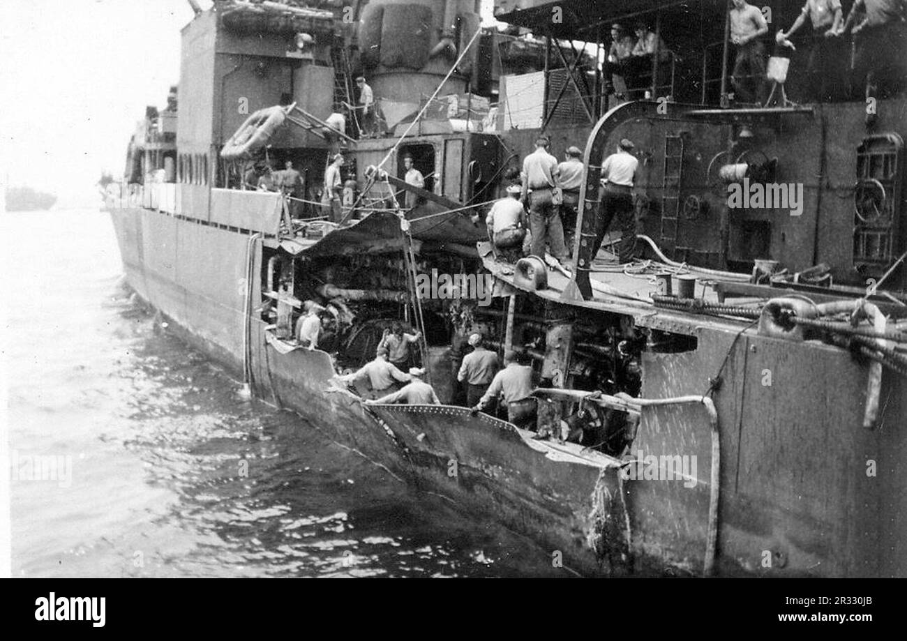 Ein Blick auf den KamikazeSchaden, den die USA erlitten haben Navy