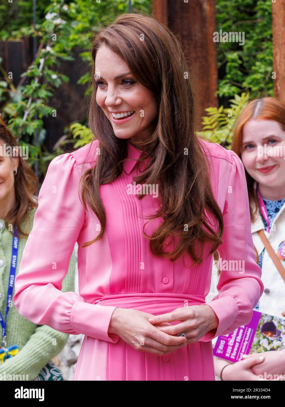 London, Großbritannien. 22. Mai 2023. Catherine, Prinzessin von Wales, besucht die RHS Chelsea Flower Show. Sie besuchte 3 Gärten und sprach mit lokalen Schulkindern. Kredit: Karl Black/Alamy Live News Stockfoto