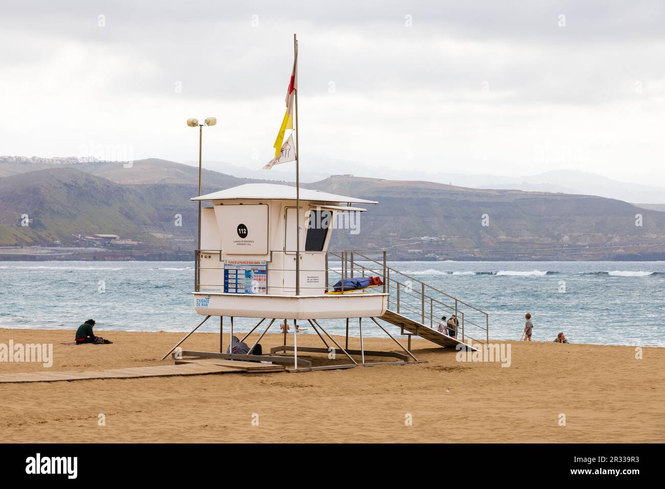 Strandhütte der Rettungsschwimmer, Strand Playa de La Canteras. Las Palmas, Gran Canaria, Spanien Stockfoto
