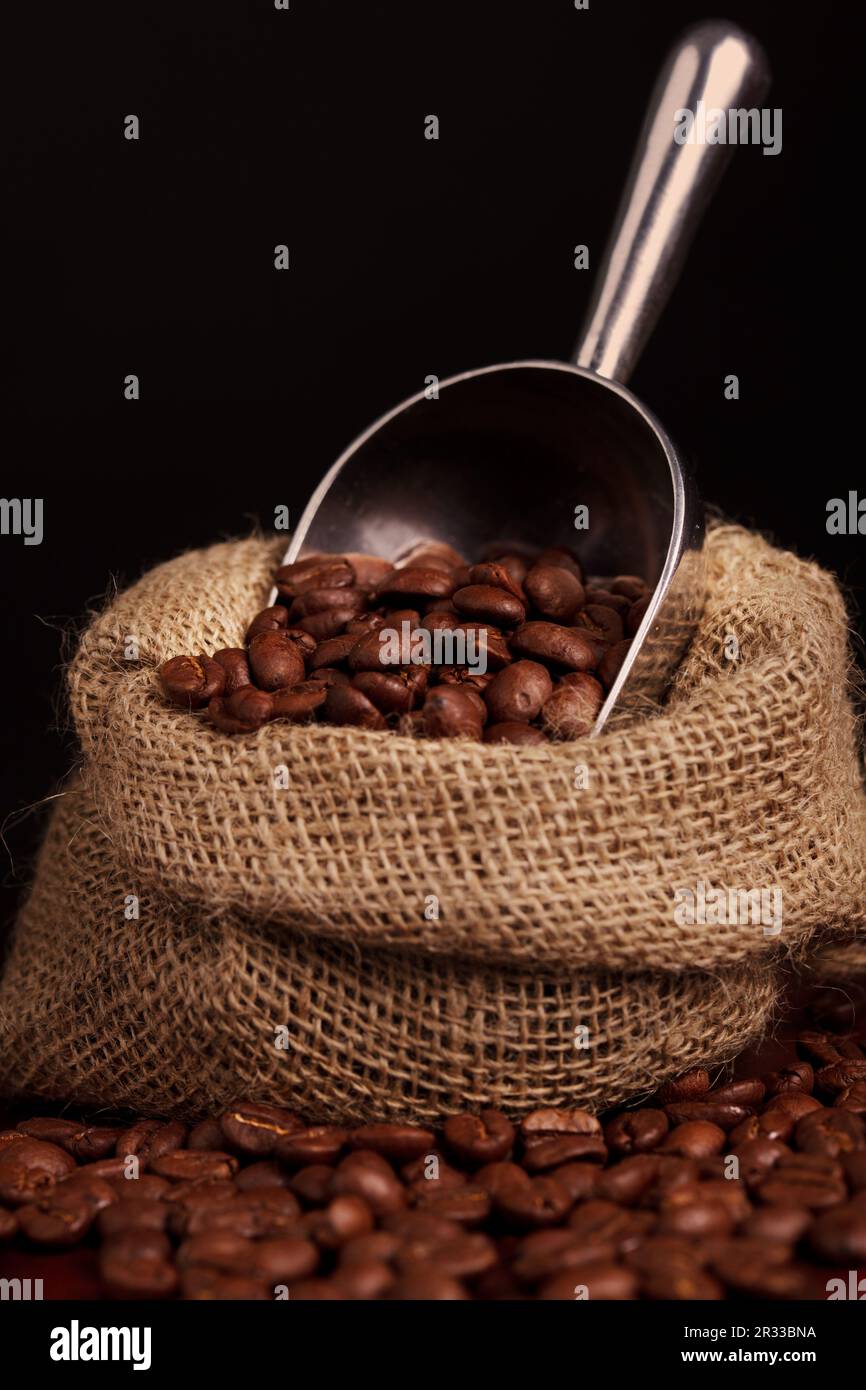Kaffee Bohnen verschütten Stockfoto