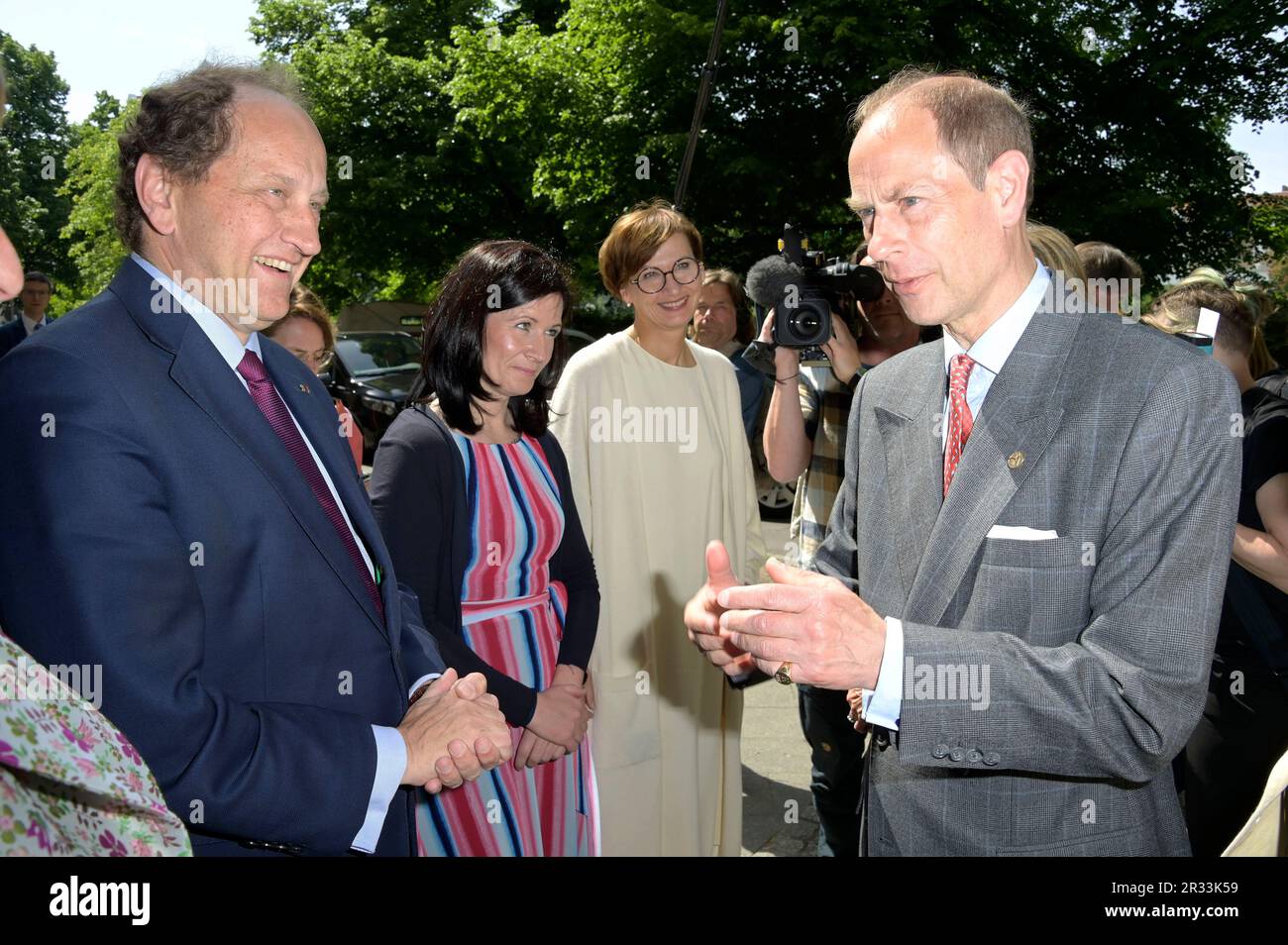 Berlin, Deutschland. 22. Mai 2023. Alexander Graf Lambsdorff, Katharina Günther-Wünsch, Bettina stark-Watzinger und Prinz Edward beim Besuch der Schule am Schillerpark im Rahmen der Verleihung des Duke Award im Wedding. Berlin, 22.05.2023 Kredit: Geisler-Fotopress GmbH/Alamy Live News Stockfoto