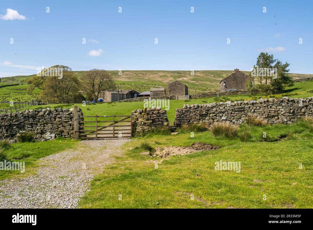 20.05.23 Ravenseat, Swaledale, North Yorkshire, Großbritannien. Dieser Spaziergang beginnt in der Nähe des Tan Hill Inn und überquert wildes Moorland, um den Thomas Gill Wasserfall zu erreichen Stockfoto