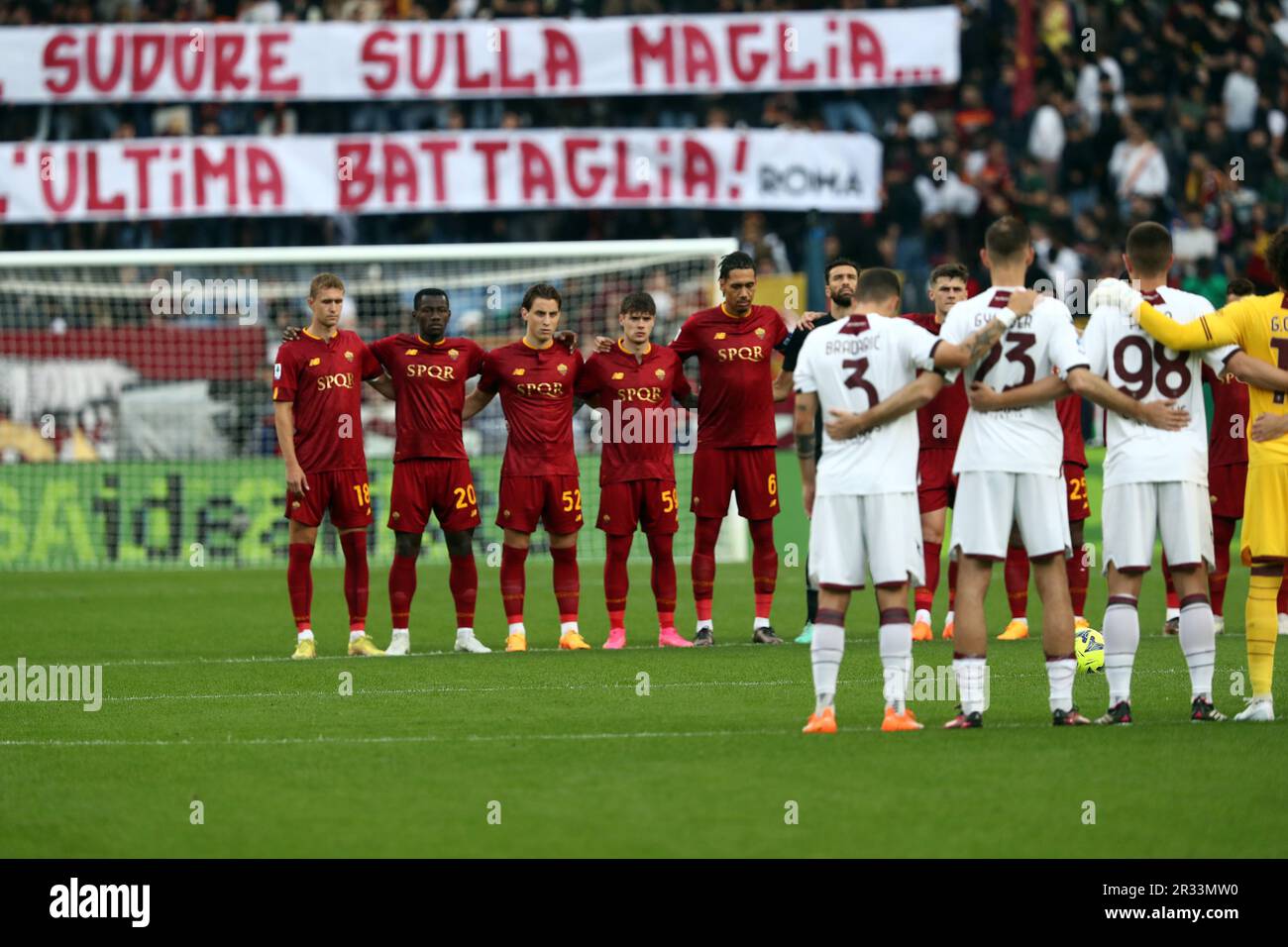 Rom, . 22. Mai 2023. Rom, Italien 22.05.2023: Schweigeminute vor dem Fußballturnier der Serie A 2022/2023, Tag 36, zwischen AS Roma vs SALERNITANA im Olympiastadion in Rom, Italien. Kredit: Unabhängige Fotoagentur/Alamy Live News Stockfoto