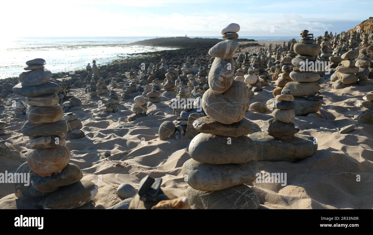 Runde Steinskulpturen sind der Strand Stockfoto