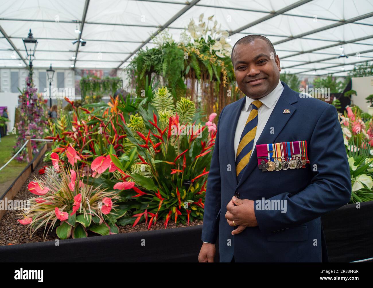Chelsea, London, Großbritannien. 22. Mai 2023. Victoria Cross Holder, Johnson Beharry, VC, COG bei der RHS Chelsea Flower Show am Grenadian Flower Stand. Kredit: Maureen McLean/Alamy Live News Stockfoto