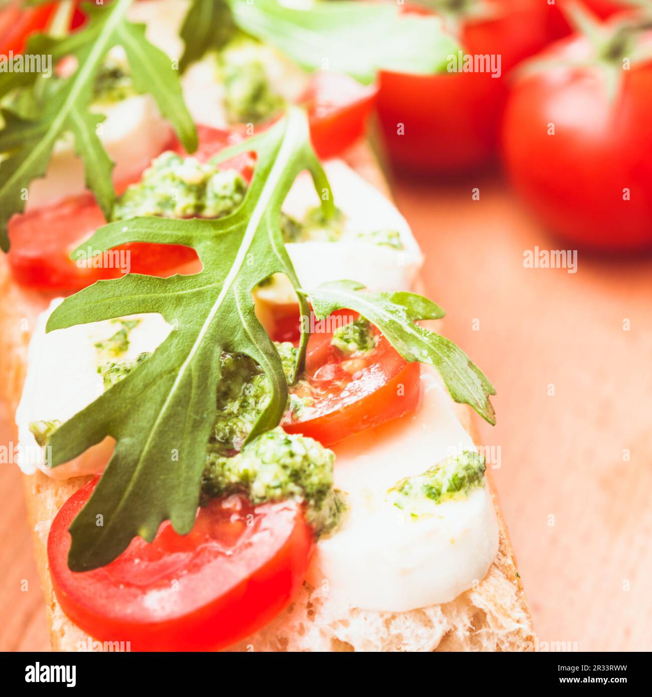 Sandwich mit mozzarella -Fotos und -Bildmaterial in hoher Auflösung – Alamy Sandwich mit mozzarella -Fotos und -Bildmaterial in hoher Auflösung – Alamy