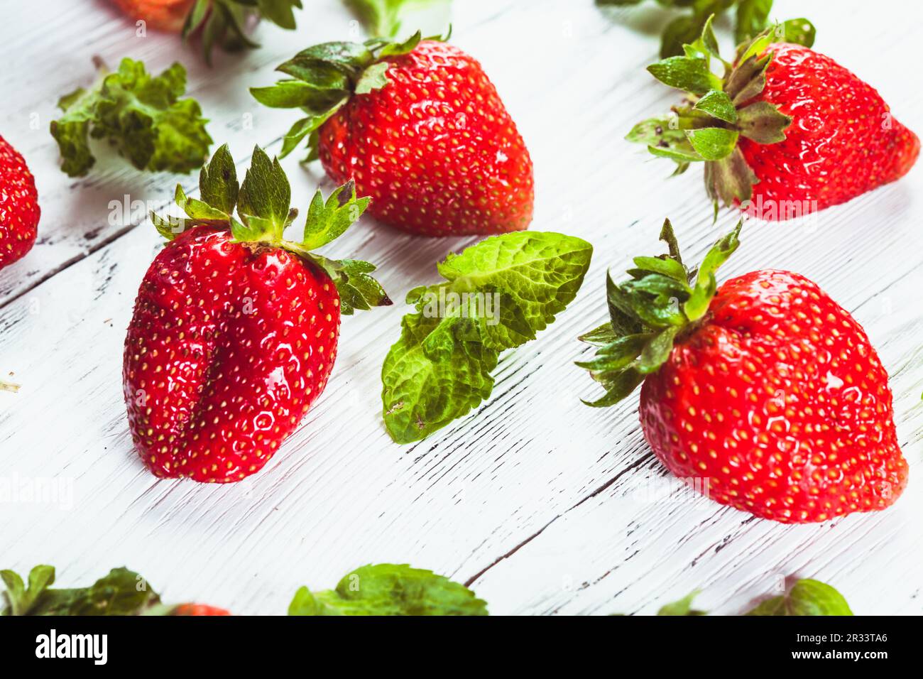 Erdbeeren und Minze Stockfoto