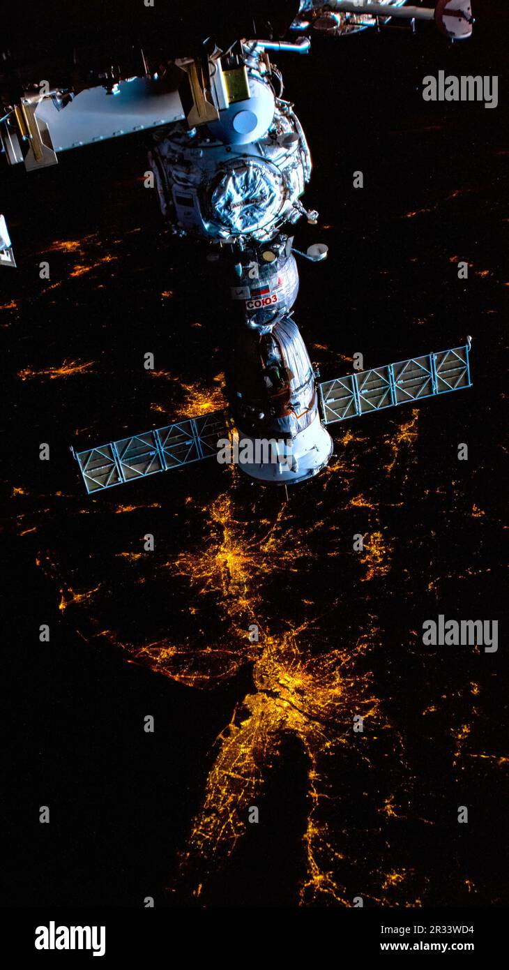 Die Internationale Raumstation bei Nacht. Digitale Optimierung. Elemente der NASA Stockfoto