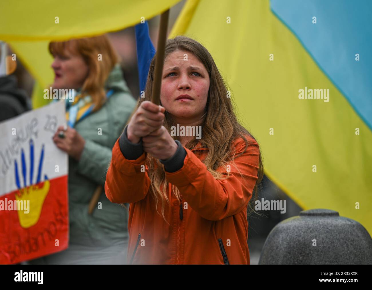 20. Mai 2023: Ukrainischer Aktivist protestiert gegen den russischen Präsidenten Wladimir Putin am 451. Tag der russischen Invasion der Ukraine auf dem Marktplatz von Krakau. Kredit: ASWphoto/Alamy Live News Stockfoto