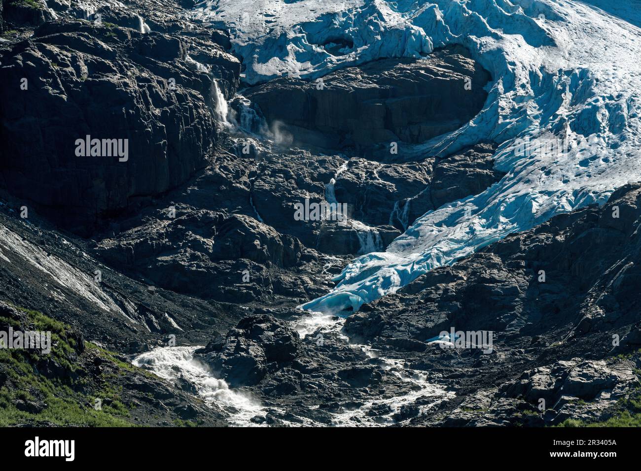 Melting Bear Glacier mit Wasserfällen, Bear Glacier Park, Stewart, British Columbia, Kanada. Stockfoto